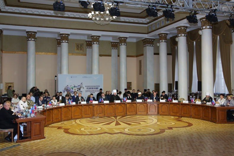 Священнослужители Свердловского муниципального округа приняли участие в межконфессиональном форуме «Религия и Мир» Священнослужители Свердловского муниципального округа приняли участие в межконфессиональном форуме «Религия и Мир»