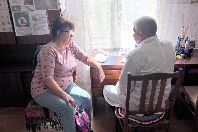 Специалисты из Свердловской центральной городской многопрофильной больницы провели выездной прием в Матвеевке Специалисты из Свердловской центральной городской многопрофильной больницы провели выездной прием в Матвеевке