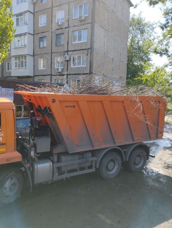 Ровеньковские коммунальные службы ведут борьбу с несанкционированными свалками мусора Ровеньковские коммунальные службы ведут борьбу с несанкционированными свалками мусора