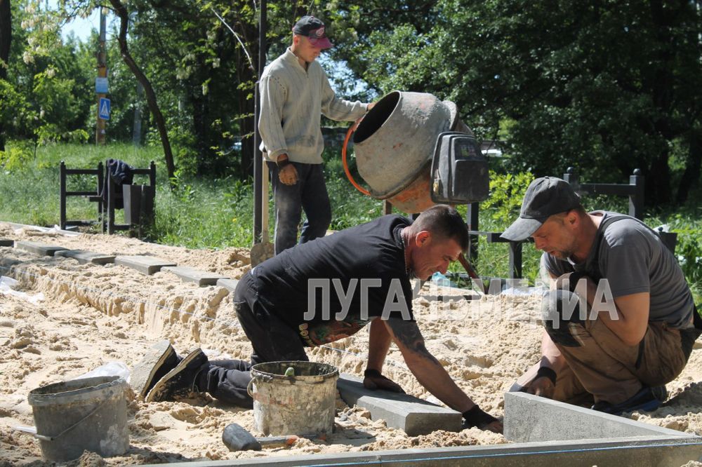 В Брянке в рамках федерального проекта «Формирование комфортной городской среды» национального проекта «Инфраструктура для жизни» благоустраивается общественная территория в районе Гончаровского пруда № 1 В Брянке в рамках федерального проекта «Формирование комфортной городской среды» национального проекта «Инфраструктура для жизни» благоустраивается общественная территория в районе Гончаровского пруда № 1