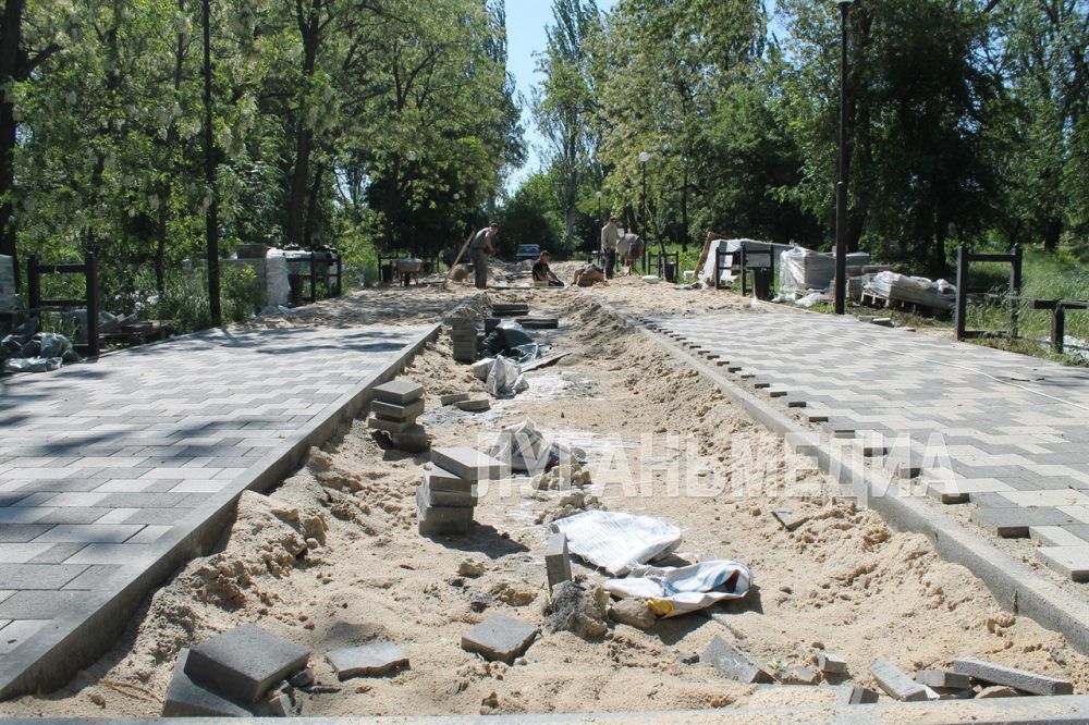 В Брянке в рамках федерального проекта «Формирование комфортной городской среды» национального проекта «Инфраструктура для жизни» благоустраивается общественная территория в районе Гончаровского пруда № 1 В Брянке в рамках федерального проекта «Формирование комфортной городской среды» национального проекта «Инфраструктура для жизни» благоустраивается общественная территория в районе Гончаровского пруда № 1