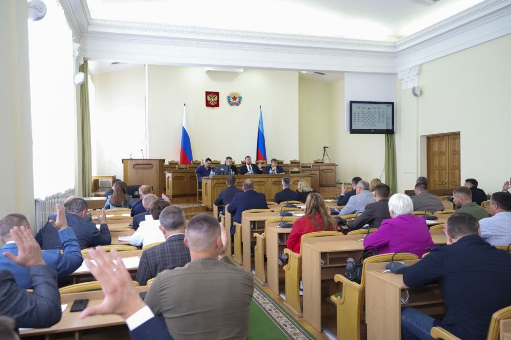 Галина Дуброва: Состоялось очередное пленарное заседание Народного Совета ЛНР, на котором были приняты решения, касающиеся судебной системы и межрегионального сотрудничества Галина Дуброва: Состоялось очередное пленарное заседание Народного Совета ЛНР, на котором были приняты решения, касающиеся судебной системы и межрегионального сотрудничества