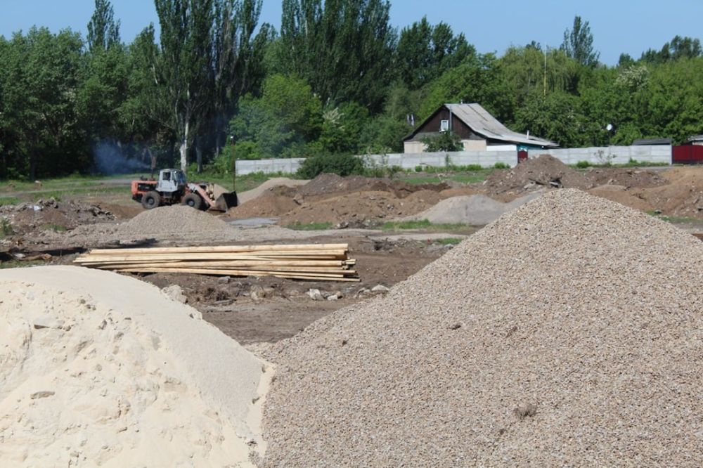 В рамках Федерального проекта «Формирование комфортной городской среды» в Кировске в 2025 году реализуется проект благоустройства общественной территории «Сквер в городе Кировске, по улице Войкова (бывшей шахты им. С. М.... В рамках Федерального проекта «Формирование комфортной городской среды» в Кировске в 2025 году реализуется проект благоустройства общественной территории «Сквер в городе Кировске, по улице Войкова (бывшей шахты им. С. М....