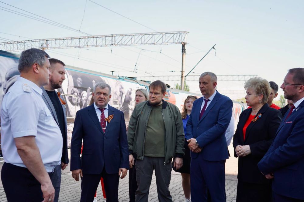 Добровольцы Луганского РО ВСКС обеспечивают безопасность в «Поезде Победы» в Луганске Добровольцы Луганского РО ВСКС обеспечивают безопасность в «Поезде Победы» в Луганске