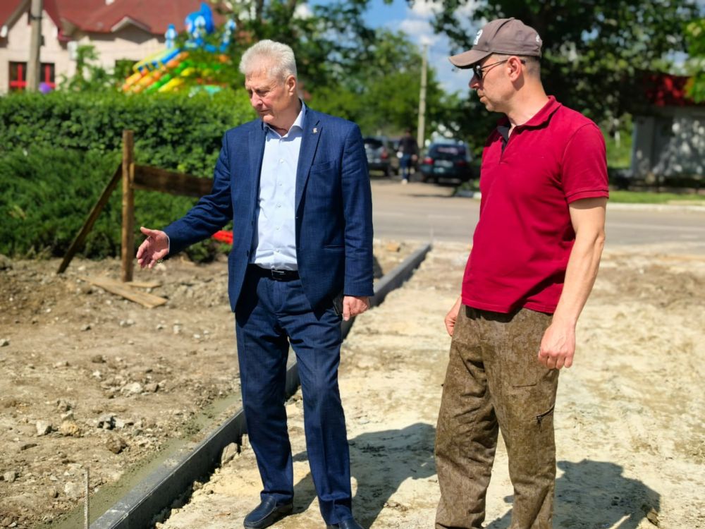 Сергей Козенко: Сегодня в рамках рабочего визита посетил объект, где активно ведутся работы по благоустройству общественной территории Сергей Козенко: Сегодня в рамках рабочего визита посетил объект, где активно ведутся работы по благоустройству общественной территории
