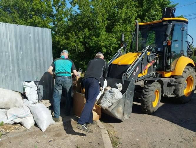 Коммунальные службы проводят работы на территории города Коммунальные службы проводят работы на территории города