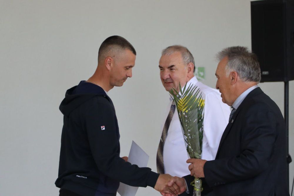 Честь и слава нашим химикам! Честь и слава нашим химикам!