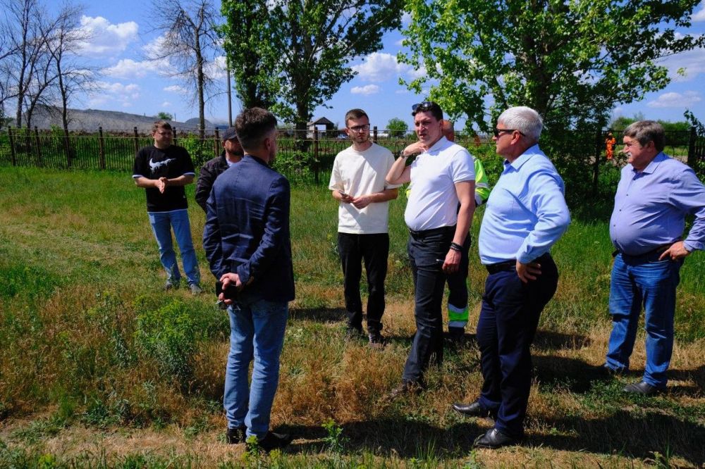 Министр сельского хозяйства и продовольствия ЛНР проверил ход работ в селе Городище Министр сельского хозяйства и продовольствия ЛНР проверил ход работ в селе Городище
