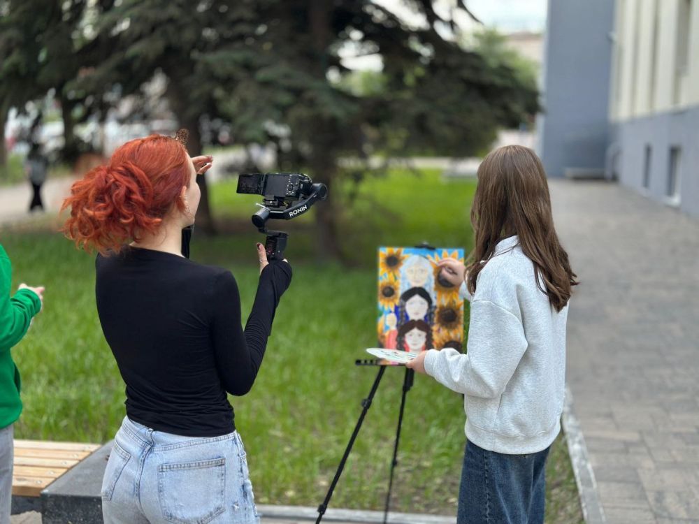 Зажигательная выдалась неделя у наших финалистов творческого фестиваля-конкурса «Ярче вместе» - они стали частью подготовки творческих номеров, которые представят на гала-концерте конкурса 14 июня в ЛГУ им. Владимира Даля! Зажигательная выдалась неделя у наших финалистов творческого фестиваля-конкурса «Ярче вместе» - они стали частью подготовки творческих номеров, которые представят на гала-концерте конкурса 14 июня в ЛГУ им. Владимира Даля!