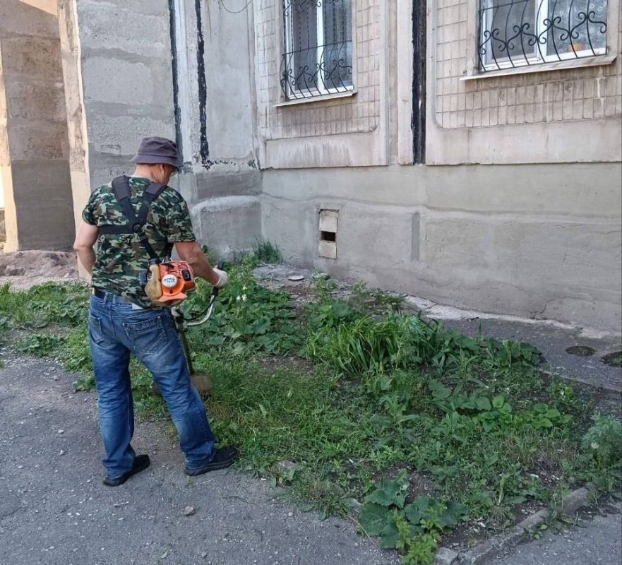 Коммунальные службы проводят работы на территории города Коммунальные службы проводят работы на территории города