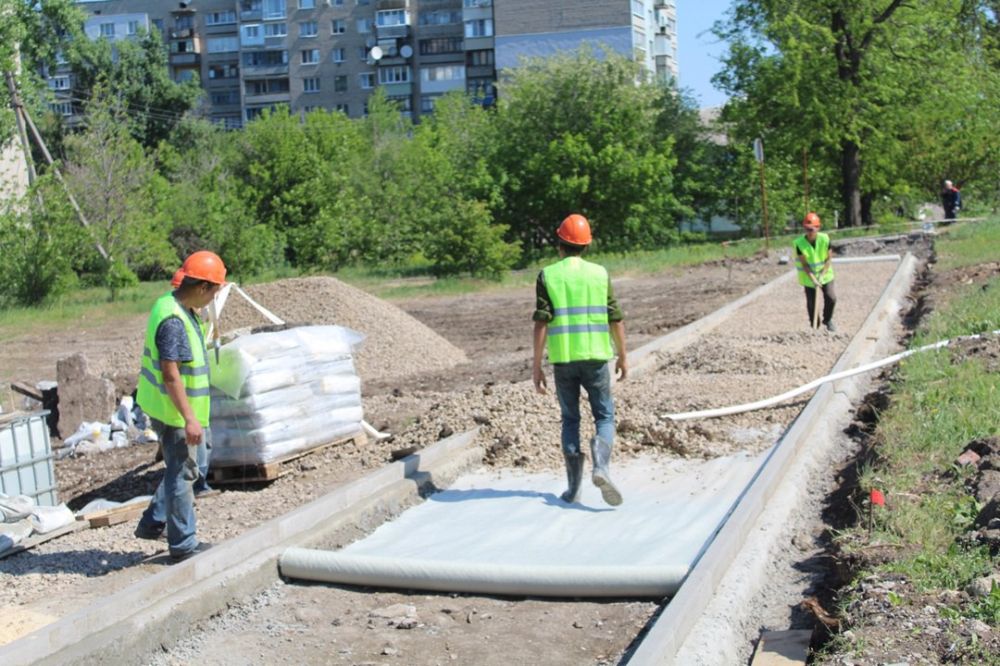 В рамках Федерального проекта «Формирование комфортной городской среды» в Кировске в 2025 году реализуется проект благоустройства общественной территории «Сквер в городе Кировске, по улице Войкова (бывшей шахты им. С. М.... В рамках Федерального проекта «Формирование комфортной городской среды» в Кировске в 2025 году реализуется проект благоустройства общественной территории «Сквер в городе Кировске, по улице Войкова (бывшей шахты им. С. М....