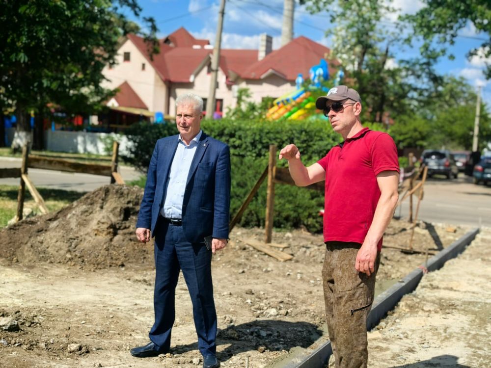 Сергей Козенко: Сегодня в рамках рабочего визита посетил объект, где активно ведутся работы по благоустройству общественной территории Сергей Козенко: Сегодня в рамках рабочего визита посетил объект, где активно ведутся работы по благоустройству общественной территории