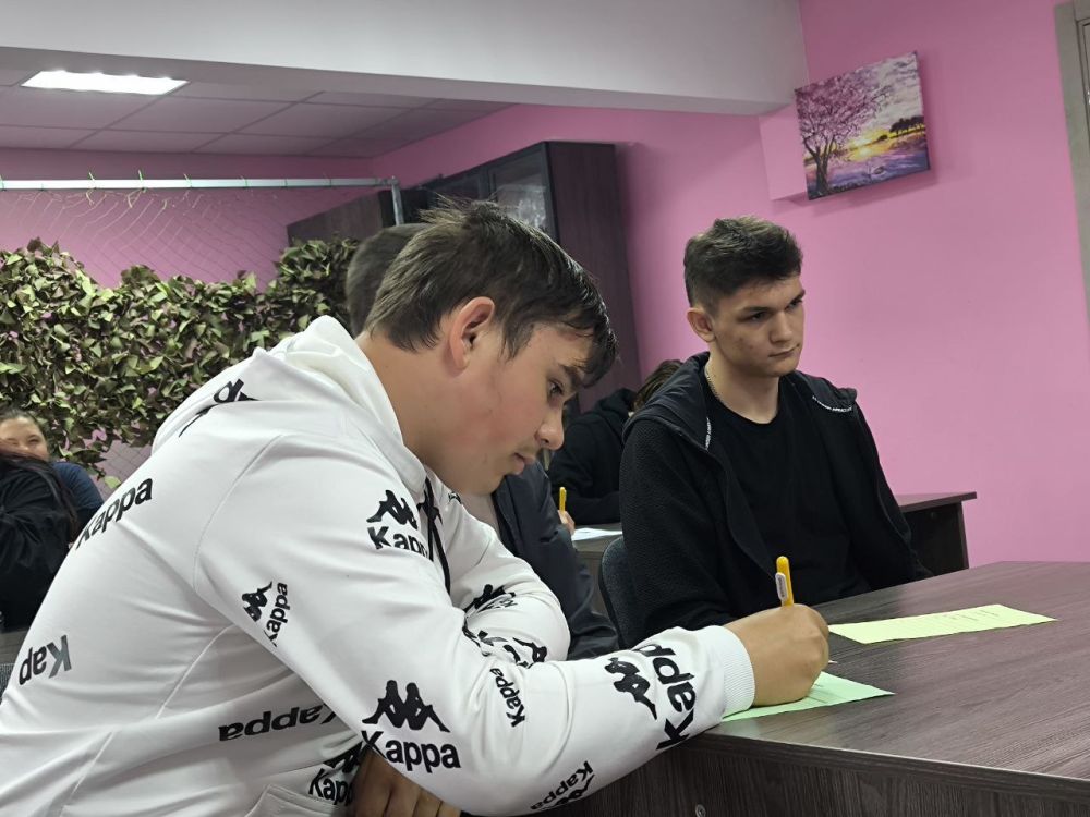 Для студентов Лутугинского колледжа в молодежном пространстве "Наш центр" провели Квиз-игру Для студентов Лутугинского колледжа в молодежном пространстве "Наш центр" провели Квиз-игру