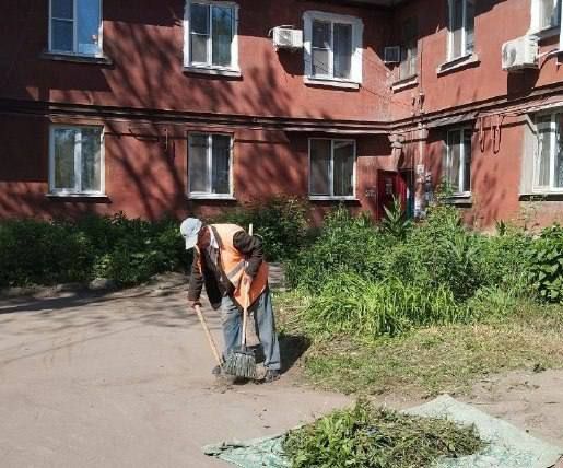 Коммунальные службы проводят работы на территории города Коммунальные службы проводят работы на территории города