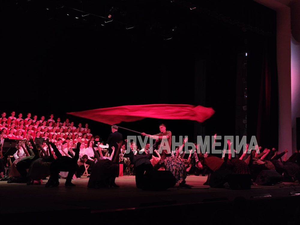 В Луганске прозвучала героическая кантата «Краснодон» и другие патриотические произведения В Луганске прозвучала героическая кантата «Краснодон» и другие патриотические произведения