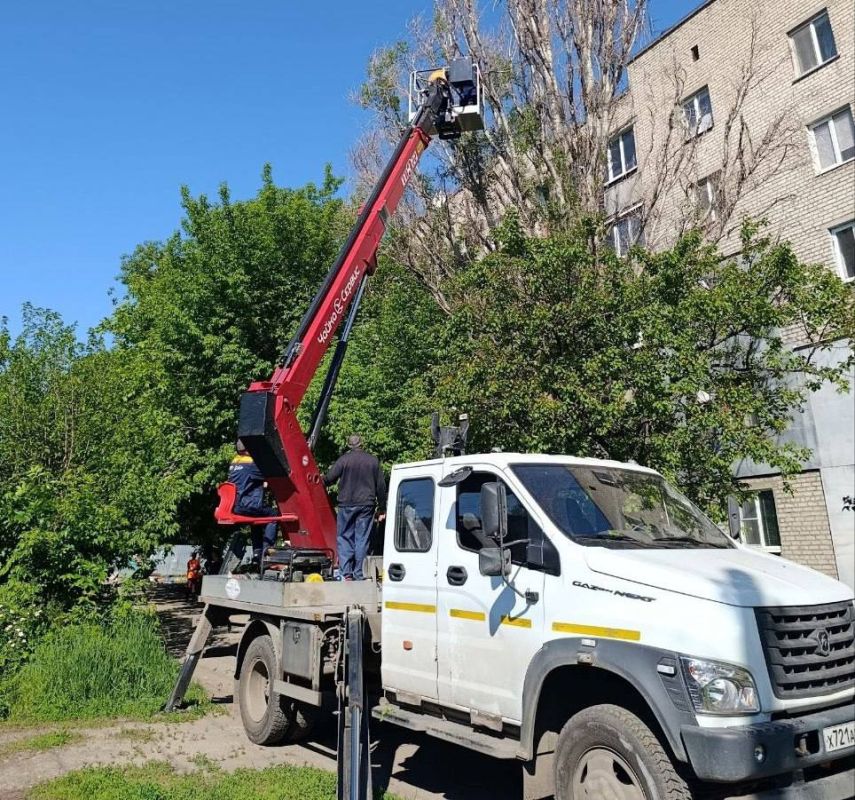 Коммунальные службы проводят работы на территории города Коммунальные службы проводят работы на территории города