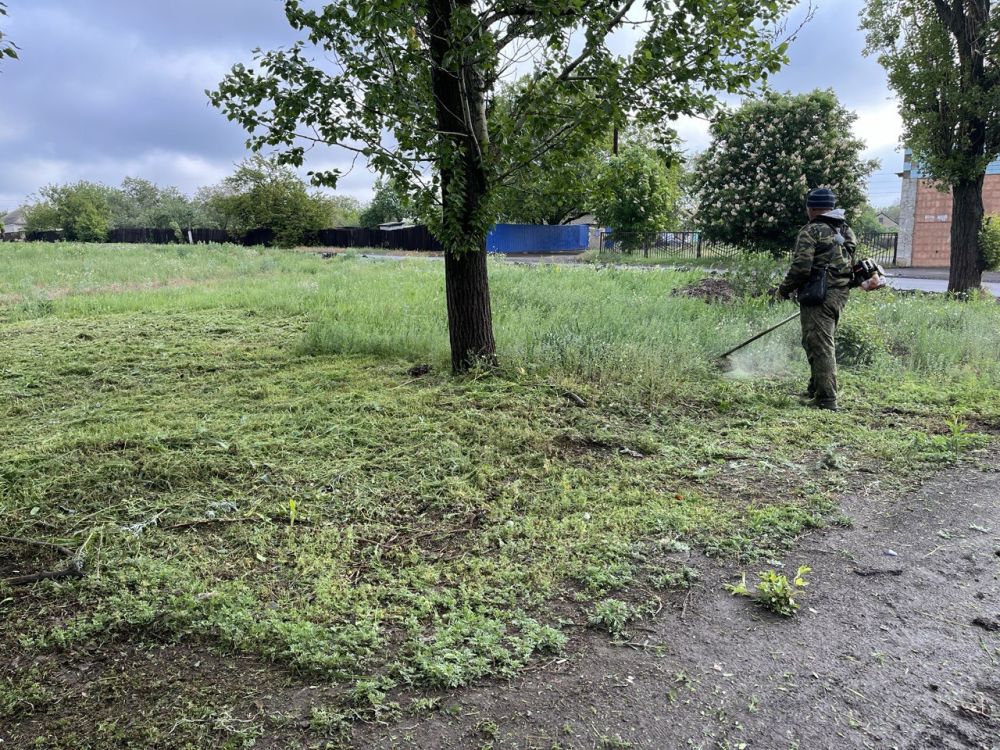 В Краснолучском городском округе продолжаются работы по благоустройству территорий В Краснолучском городском округе продолжаются работы по благоустройству территорий