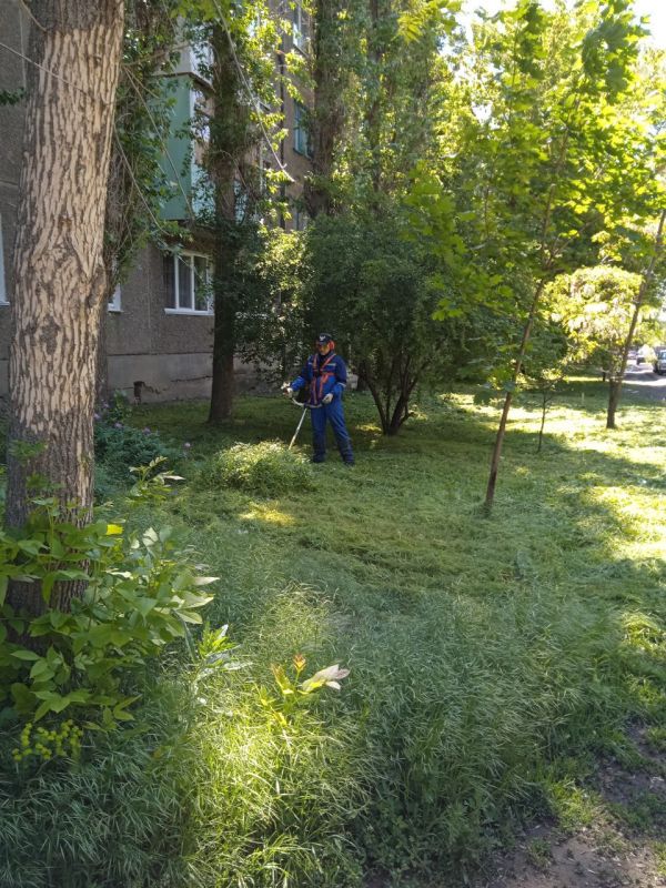 Коммунальные службы продолжают наводить порядок Коммунальные службы продолжают наводить порядок