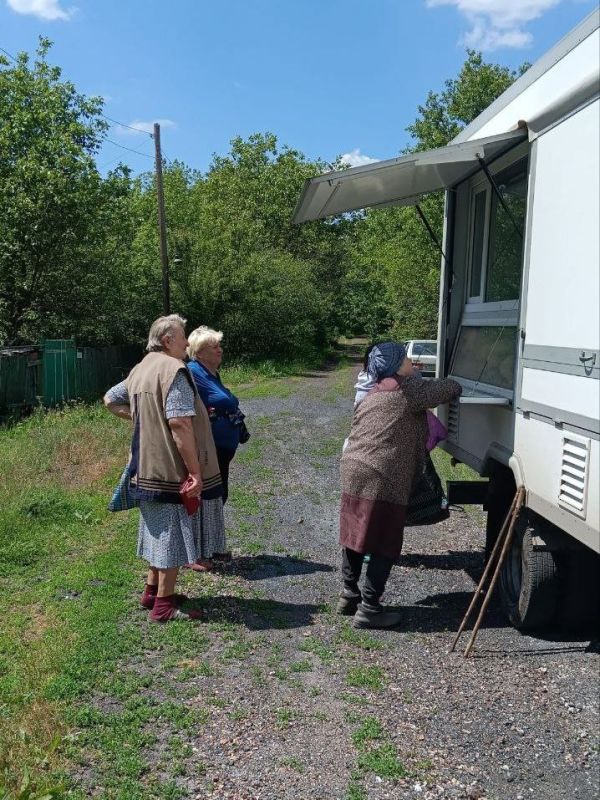 Джан Погодин-Новиков: Партийный контроль реализации проекта "Российское село" в Краснолучском округе: снабжение удаленных пунктов товарами первой необходимости Джан Погодин-Новиков: Партийный контроль реализации проекта "Российское село" в Краснолучском округе: снабжение удаленных пунктов товарами первой необходимости