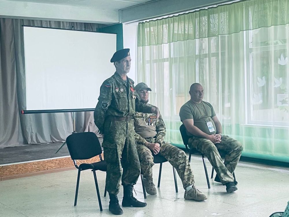 Ветераны боевых действий в ЛНР делятся опытом мужества с подрастающим поколением Ветераны боевых действий в ЛНР делятся опытом мужества с подрастающим поколением