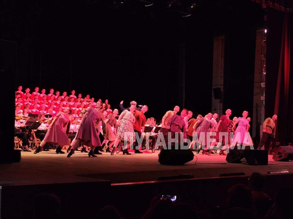 В Луганске прозвучала героическая кантата «Краснодон» и другие патриотические произведения В Луганске прозвучала героическая кантата «Краснодон» и другие патриотические произведения