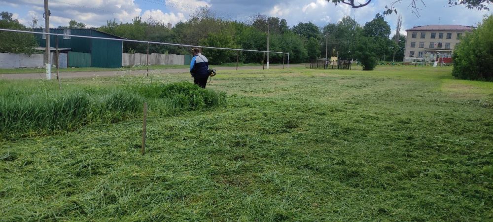 Работники отдела обеспечения жизнедеятельности активно занимаются благоустройством своих территорий Работники отдела обеспечения жизнедеятельности активно занимаются благоустройством своих территорий