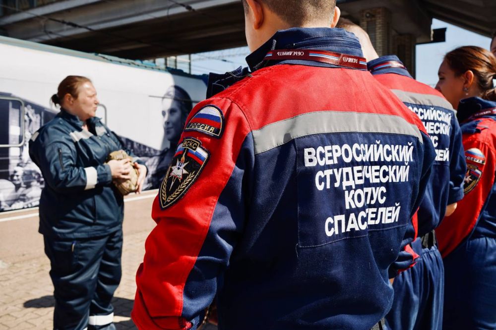 Добровольцы Луганского РО ВСКС обеспечивают безопасность в «Поезде Победы» в Луганске Добровольцы Луганского РО ВСКС обеспечивают безопасность в «Поезде Победы» в Луганске