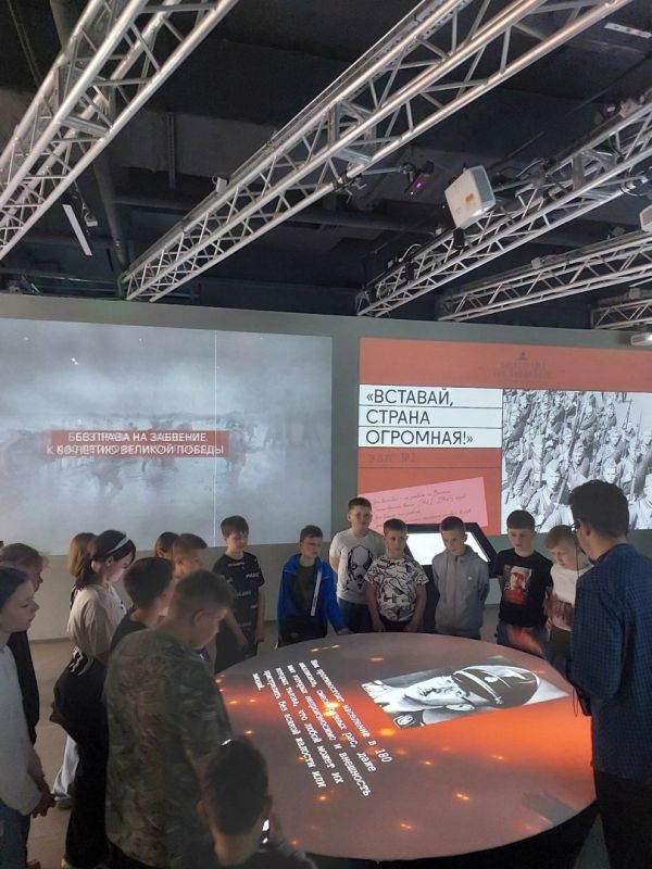 Учащиеся Ровеньковской школы № 5 им. "Молодой гвардии" отправились на экскурсию в город Луганск, где их ждали интересные и познавательные мероприятия Учащиеся Ровеньковской школы № 5 им. "Молодой гвардии" отправились на экскурсию в город Луганск, где их ждали интересные и познавательные мероприятия