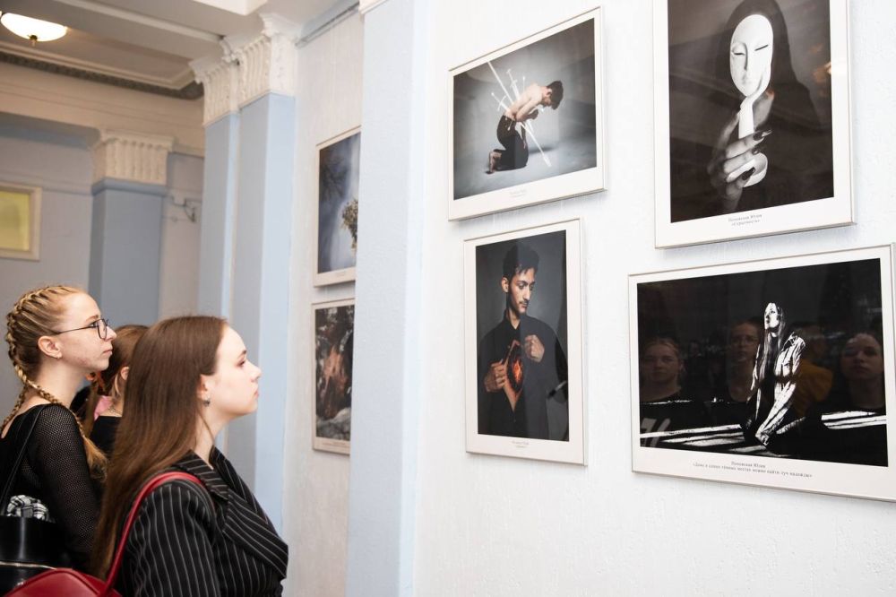 Фотографии как текст, как послание - новая студенческая выставка учит зрителя интерпретировать смыслы Фотографии как текст, как послание - новая студенческая выставка учит зрителя интерпретировать смыслы