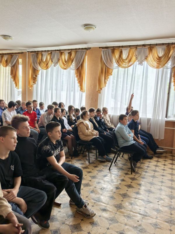 Ветераны боевых действий в ЛНР делятся опытом мужества с подрастающим поколением Ветераны боевых действий в ЛНР делятся опытом мужества с подрастающим поколением