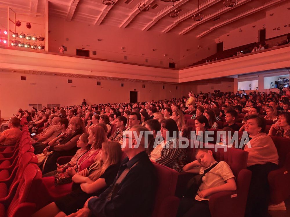 В Луганске прозвучала героическая кантата «Краснодон» и другие патриотические произведения В Луганске прозвучала героическая кантата «Краснодон» и другие патриотические произведения