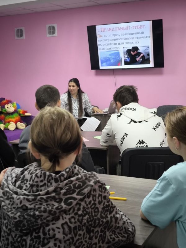 Для студентов Лутугинского колледжа в молодежном пространстве "Наш центр" провели Квиз-игру Для студентов Лутугинского колледжа в молодежном пространстве "Наш центр" провели Квиз-игру