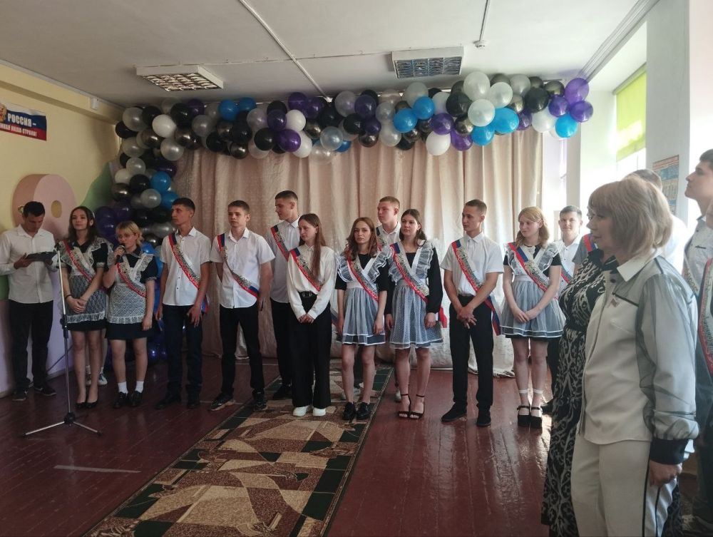 Поздравление выпускников: Глава Белокуракинского муниципального округа посетила Белокуракинскую школу №1 Поздравление выпускников: Глава Белокуракинского муниципального округа посетила Белокуракинскую школу №1