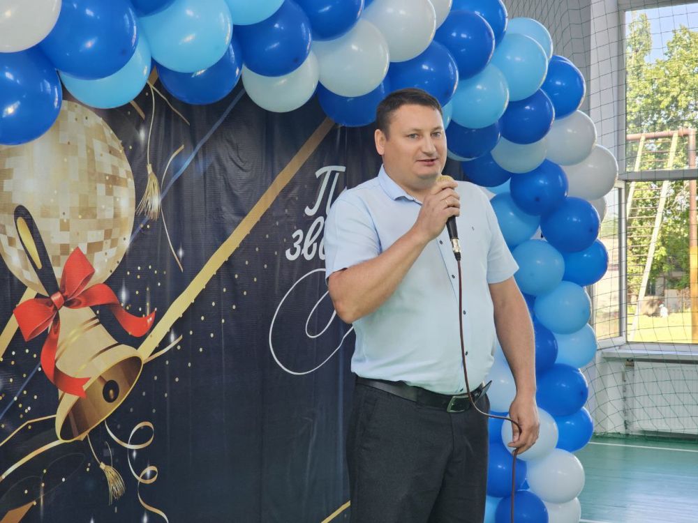 В Суходольске окончание учебного года отметили торжественной линейкой В Суходольске окончание учебного года отметили торжественной линейкой
