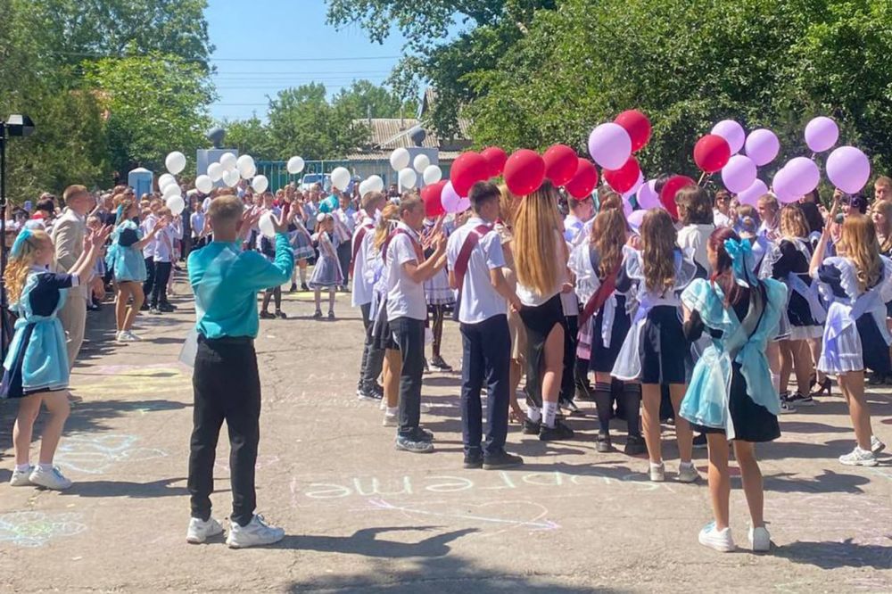 Завершился учебный 2024/25 год торжественными линейками в Свердловском округе! Завершился учебный 2024/25 год торжественными линейками в Свердловском округе!