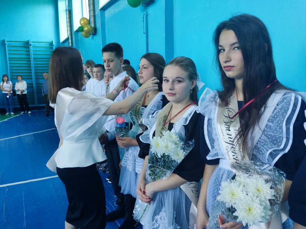 Последний звонок в Великосуходольском УВК № 23: Праздник окончания учебного года Последний звонок в Великосуходольском УВК № 23: Праздник окончания учебного года