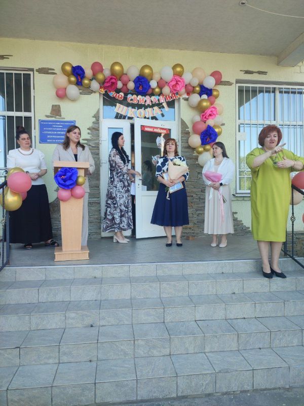 Галина Дуброва: Последний звонок — это всегда волнительный и особенный момент, который я разделила с выпускниками Луганской коррекционной школы-интерната Галина Дуброва: Последний звонок — это всегда волнительный и особенный момент, который я разделила с выпускниками Луганской коррекционной школы-интерната