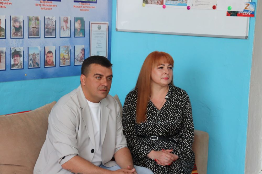 В школах Стаханова прозвенел Последний звонок В школах Стаханова прозвенел Последний звонок