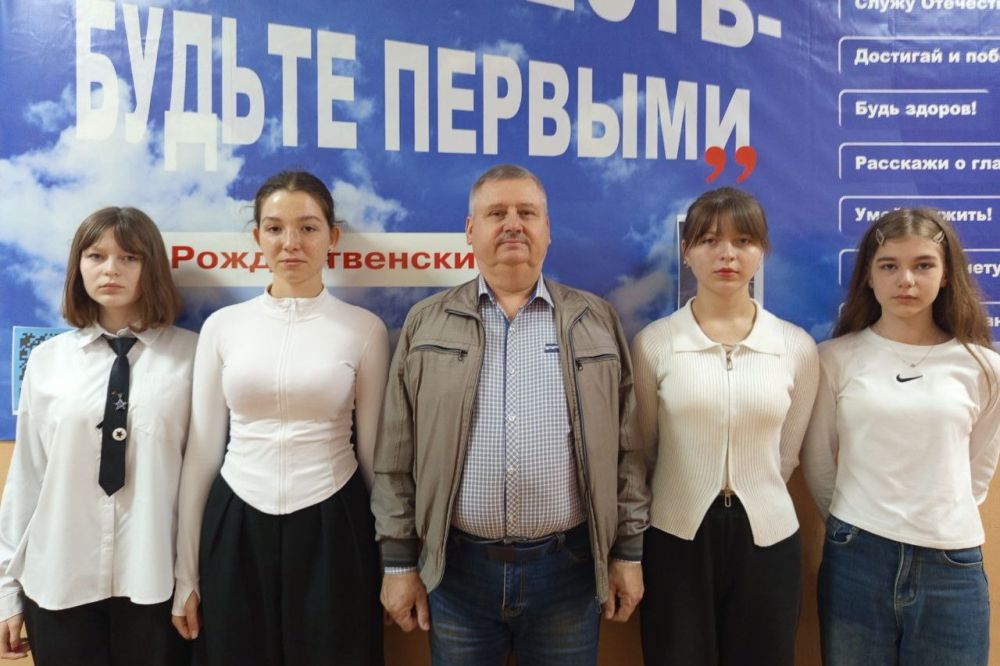 В преддверии летних каникул начальник отдела по ОЖД с. Дарьино-Ермаковка Виктор Столяров встретился с обучающимися и педколлективом Астаховского УВК В преддверии летних каникул начальник отдела по ОЖД с. Дарьино-Ермаковка Виктор Столяров встретился с обучающимися и педколлективом Астаховского УВК