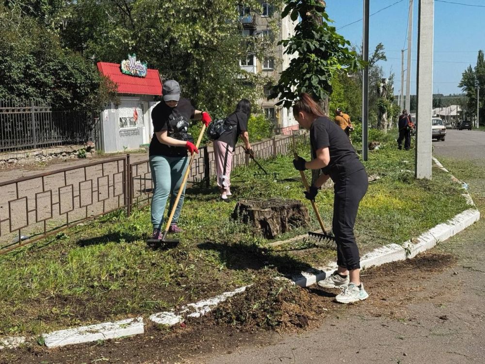 Сергей Колягин: Сегодня в городе Первомайске состоялось очередное общественное уборочное мероприятие, которое в этот раз затронуло одну из центральных улиц города Первомайска – улицу Макушкина Сергей Колягин: Сегодня в городе Первомайске состоялось очередное общественное уборочное мероприятие, которое в этот раз затронуло одну из центральных улиц города Первомайска – улицу Макушкина