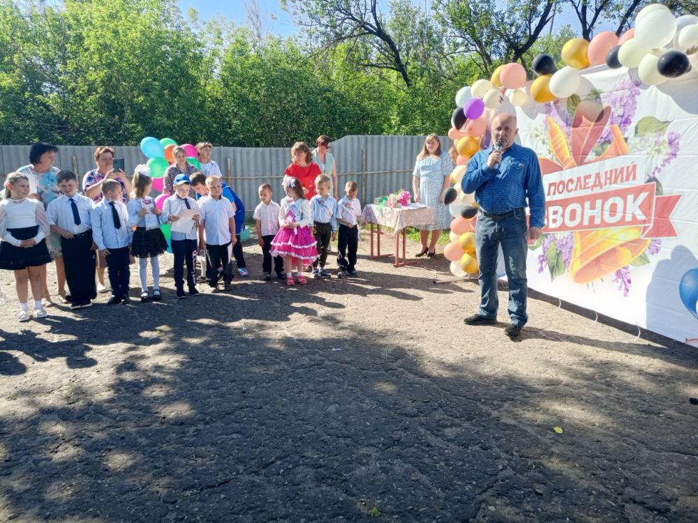 Председатель Совета Славяносербского муниципального округа, заместитель Секретаря местного отделения партии «Единая Россия» Антонина Гречишкина: «Низкий поклон учителям, которые учили настоящим жизненным ценностям, прививали... Председатель Совета Славяносербского муниципального округа, заместитель Секретаря местного отделения партии «Единая Россия» Антонина Гречишкина: «Низкий поклон учителям, которые учили настоящим жизненным ценностям, прививали...