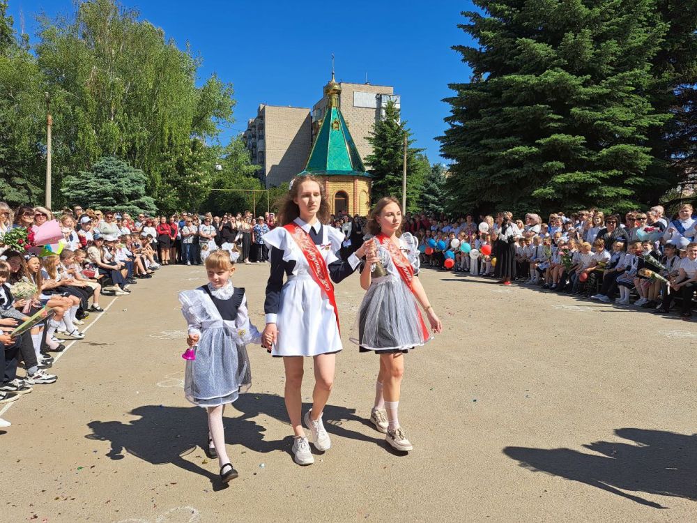 Последний звонок — это не только прощание, но и открытие новых горизонтов Последний звонок — это не только прощание, но и открытие новых горизонтов
