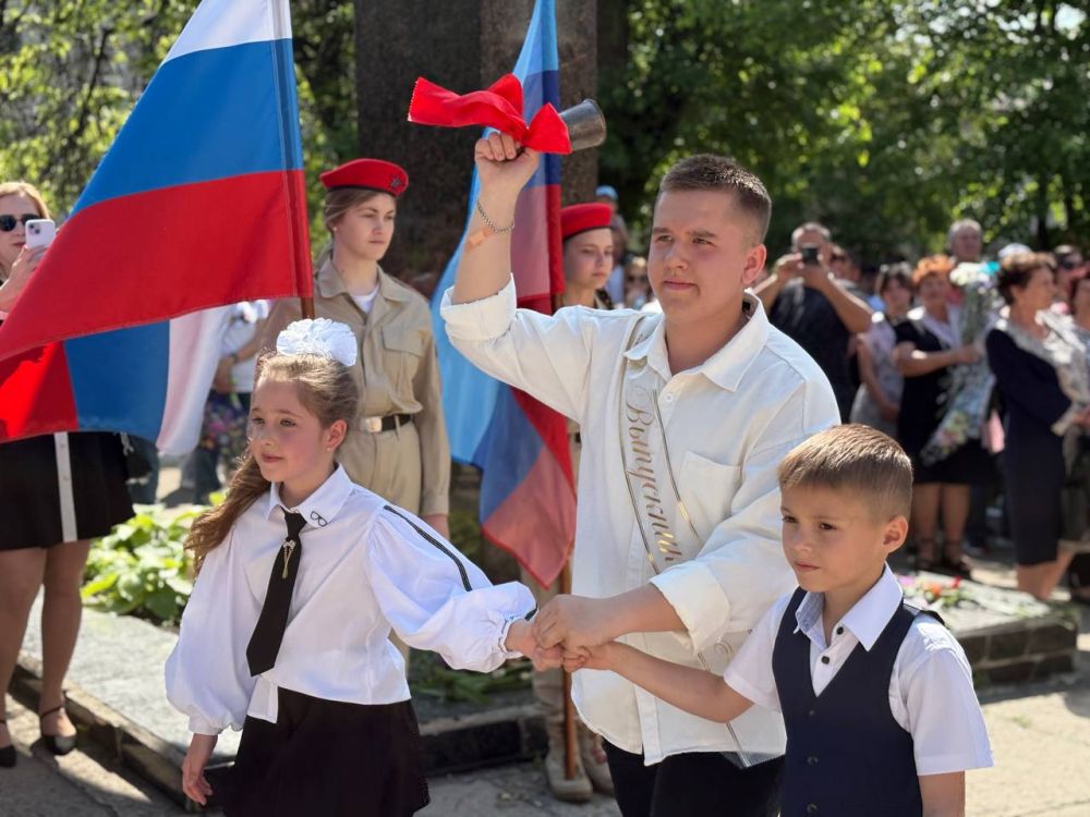 Сергей Соловьев: Сегодня для тысяч выпускников нашего округа прозвучал тот самый, трогательный последний звонок