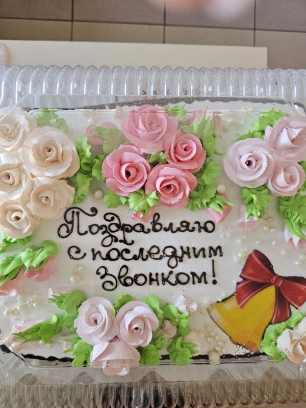 Галина Дуброва: Последний звонок — это всегда волнительный и особенный момент, который я разделила с выпускниками Луганской коррекционной школы-интерната Галина Дуброва: Последний звонок — это всегда волнительный и особенный момент, который я разделила с выпускниками Луганской коррекционной школы-интерната