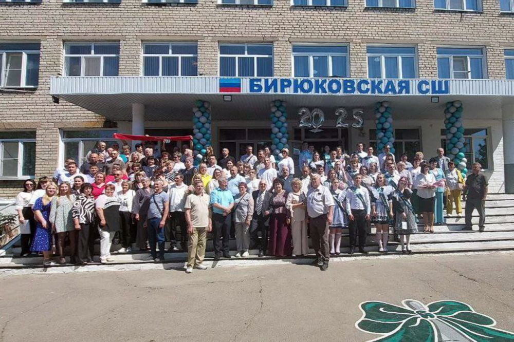 Завершился учебный 2024/25 год торжественными линейками в Свердловском округе! Завершился учебный 2024/25 год торжественными линейками в Свердловском округе!