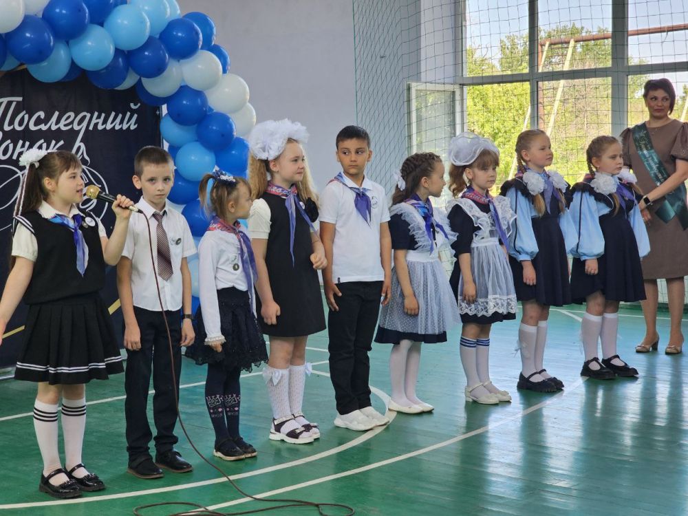 В Суходольске окончание учебного года отметили торжественной линейкой В Суходольске окончание учебного года отметили торжественной линейкой