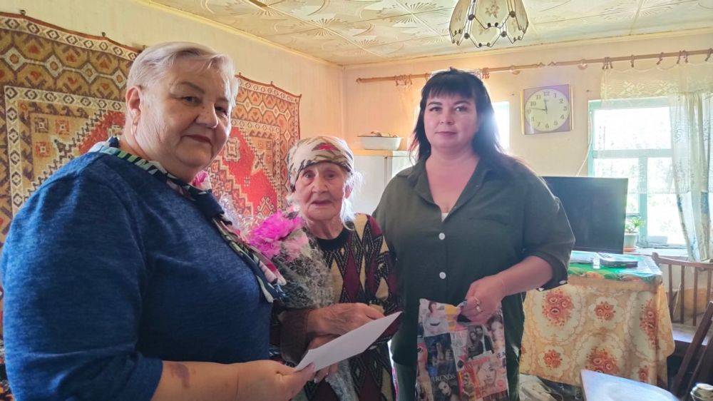 Долгожительница из села Верхнешевыревка отмечена президентским вниманием Долгожительница из села Верхнешевыревка отмечена президентским вниманием