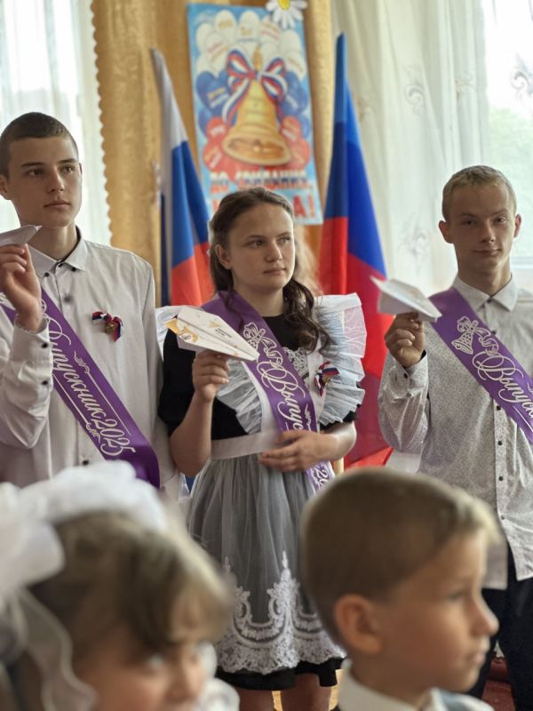 Начальник управления образования округа поздравила школьников Таловской основной школы с окончанием учебного года Начальник управления образования округа поздравила школьников Таловской основной школы с окончанием учебного года