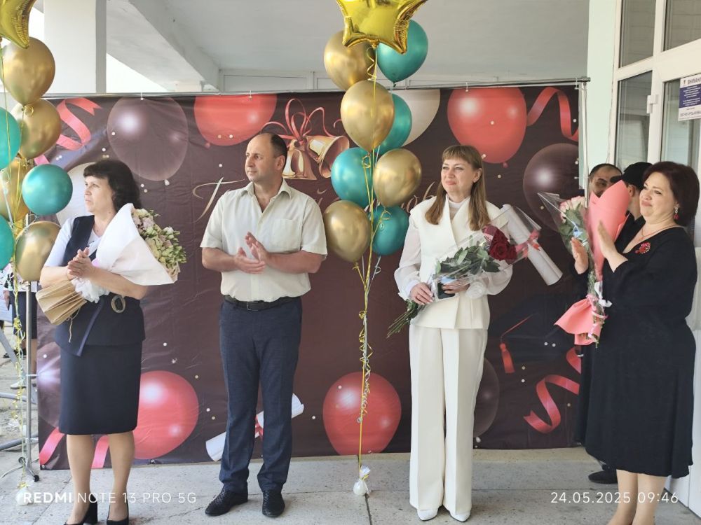 Игорь Рябушкин: Сегодня я присутствовал на торжественной линейке в Луганской школе № 55 имени Константина Рокоссовского посвящённой празднику последнего звонка Игорь Рябушкин: Сегодня я присутствовал на торжественной линейке в Луганской школе № 55 имени Константина Рокоссовского посвящённой празднику последнего звонка