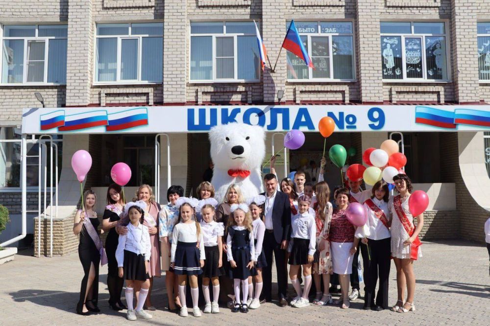 Для 295 северодонецких выпускников 9-х и 11-х классов сегодня прозвенел последний звонок Для 295 северодонецких выпускников 9-х и 11-х классов сегодня прозвенел последний звонок